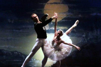 Una escena del conocido ballet ‘El lago de los cisnes’, que vuelve esta noche al Auditorio Ciudad de León. BNR