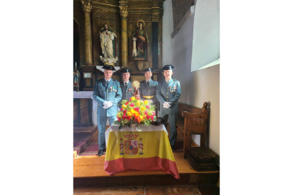 Miembros de la Guardia Civil de Puebla de Lillo. DL