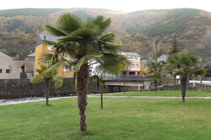 Con una playa y albergue, Igüeña constituye una buena parada tras la visita a Colinas del Campo de Martín Moro Toledano. RAMIRO