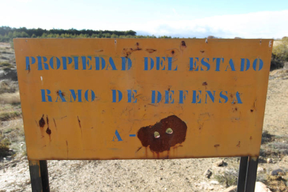 Uno de los carteles del Campo de Tiro de El Teleno, del Ejército de Tierra. SECUNDINO PÉREZ