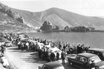 El embalse de Barrios de Luna en 1963. ARCHIVO