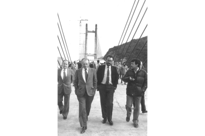 Inauguración del viaducto, en 1983. ARCHIVO