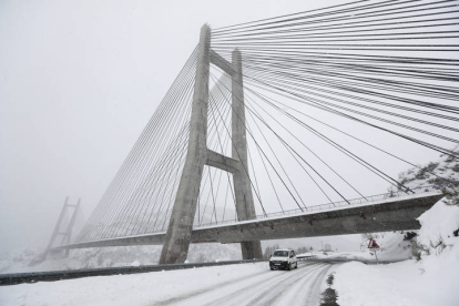 El viaducto cubierto de nieve, en 2018. JESÚS F. SALVADORES