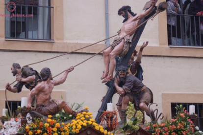 La Exaltación, obra de Navarro Arteaga, es uno de los mejores conjuntos escultóricos de la Semana Santa de León. JHS