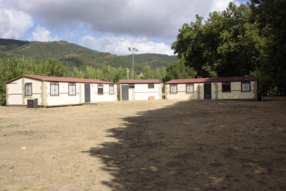 Zona de los barracones con los que cuenta el Campamento Viejo de Boñar. CAMPOS