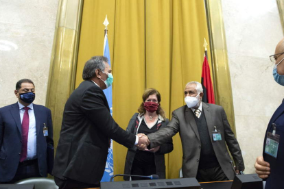 La firma del acuerdo en la sede de la Onu en Ginebra. VIOLAINE MARTI
