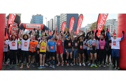 A pesar del frío reinante en Ponferrada, más de 900 atletas despidieron el 2013 corriendo y los que peleaban por el triunfo se colocaron bien para tomar la salida.