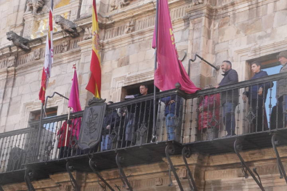 Concentración en la Plaza Mayor de Astorga por la reapertura del tren 'Ruta de la Plata', convocada por la plataforma del Corredor Oeste. J. NOTARIO