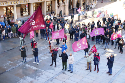 Concentración en la Plaza Mayor de Astorga por la reapertura del tren 'Ruta de la Plata', convocada por la plataforma del Corredor Oeste. ICAL