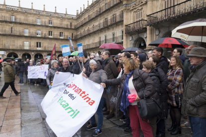 Concentración en la Plaza Mayor de Astorga por la reapertura del tren 'Ruta de la Plata', convocada por la plataforma del Corredor Oeste. ICAL