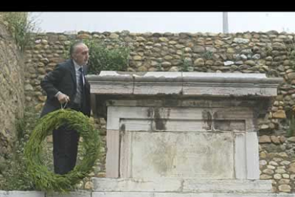 La UPL conmemora cada año el aniversario del levantamiento contra la ocupación de las tropas francesas en 1808, con la colocación de una corona en el arco de la cárcel.