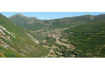 Vista parcial del valle de Omaña, donde históricamente se ha planteado realizar un pantano.