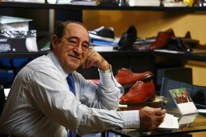 El leonés Andrés Ferreras conoció el sistema de los zapatos con alzas cuando estudiaba en Alemania y decidió introducirlo en España.