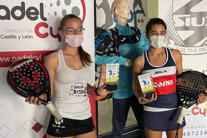 Aysha Carrera y Elena Ferreira, tras proclamarse campeonas en Aranda de Duero. DL