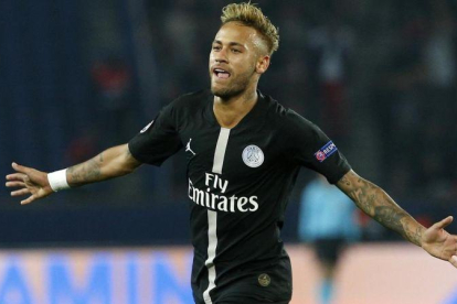 Neymar celebra uno de sus goles ante el Estrella Roja.