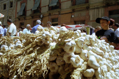 Una pila de ajos. ANA M. DIEZ