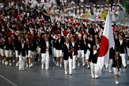 Los atletas japoneses, que se llevaron una gran ovación del público, durante el desfile.