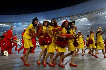 España, con una de las representaciones más numerosas de las 204 naciones presentes en estos Juegos de la XXIX Olimpiada, destacó, como siempre por su cohesión, por su alegría y por su «buen rollo».