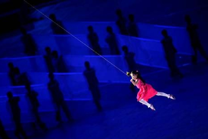 Una joven atleta china en uno de los espectáculos de la inauguración de las Olimpiadas.