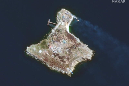 Imagen de satélite de La isla de la serpiente. MAXAR TECHNOLOGIES HANDOUT