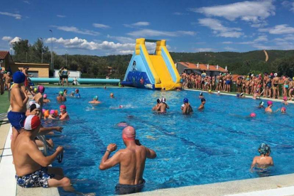 Las piscinas acogerán el día 28 una fiesta acuática. DL