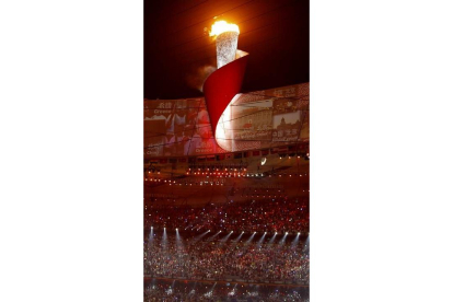 Momento en el que se ha encendido la llama olímpica durante la ceremonia de inauguración de Pekín 2008