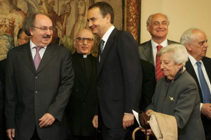 Casado junto a Zapatero. JESÚS F. SALVADORES