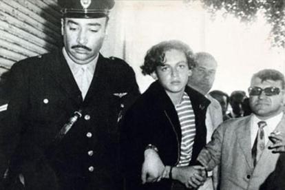 El joven Robledo Puch, en manos de las autoridades tras su detención en 1972.