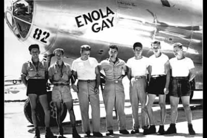 La tripulación del «Enola Gay», el B-29 que despegó desde las islas Marianas para lanzar la bomba sobre Hiroshima.