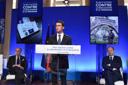 El primer ministro francés, Manuel Valls, durante la presentación del nuevo paquete de medidas contra la radicalización.