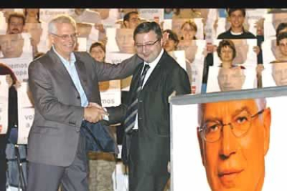Por su parte, Borrell recibió en Galicia el apoyo de José Blanco.