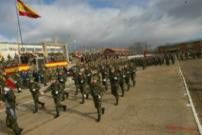 El regimiento de artillería de la base militar de Ferral en uno de los desfiles