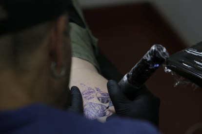 Estudio de tatuajes Sol Tattoo, en León. FERNANDO OTERO