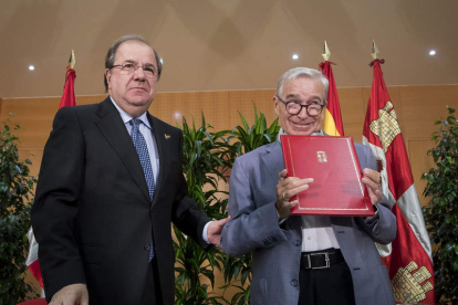 Juan Vicente Herrera y Francisco Luzón firmaron la alianza que promueve el exbanquero. R. GARCÍA