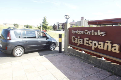 La empleada había trabajado en los servicios centrales de Caja España en el Alto del Portillo.