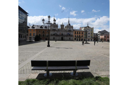 La plaza del Ayuntamiento de Ponferrada. L. DE LA MATA