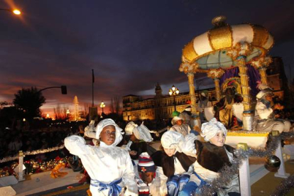 Los niños, protagonistas de la festividad, disfrutaron también durante la cabalgata. Foto: Jesús F. Salvadores