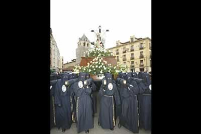 Un momento de la procesión a la altura de Ramón y Cajal.