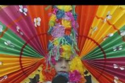 Velilla de la Reina, Llamas de la Ribera, La Bañeza, León...y un largo etcétera. Pocas localidades logran resistirse al Carnaval que desborda color, alegría, tradición y, sobre todo, imaginación.