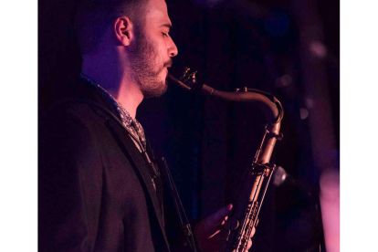 Imagen del saxofonista durante una actuación. CESAR LUCAS ABREU