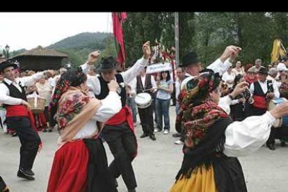 El Día de la Provincia leonesa tuvo en lo que se refiere al aspecto musical su reivindicación en el instrumento del rabel que según señalan quienes lo dominan que no es un violín dado que mucha gente llega a confundirlo.