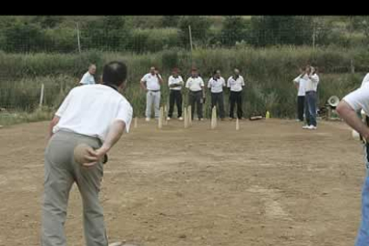 Los deportes tradicionales leoneses remataron el programa del Día de la Provincia en Prioro. Además del excelente corro de lucha leonesa, los bolos leoneses tuvieron su presencia para todos aquellos que se animaron a tirar la bola en Prioro.