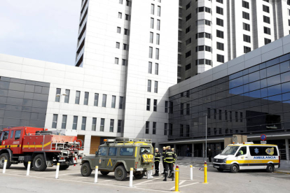 Acceso al Hospital de León, provincia que ha registrado 7 fallecimientos. MARCIANO PÉREZ