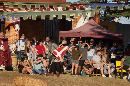 Imagen de la recreación de la Batalla de Villadangos que tuvo lugar ayer en la localidad paramesa. JONATHAN NOTARIO