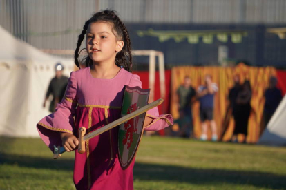 Imagen de la recreación de la Batalla de Villadangos que tuvo lugar ayer en la localidad paramesa. JONATHAN NOTARIO