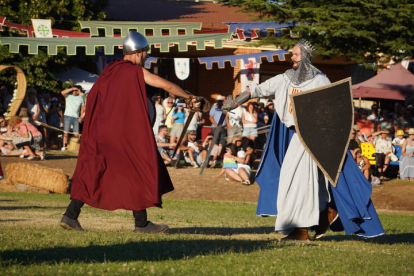 Imagen de la recreación de la Batalla de Villadangos que tuvo lugar ayer en la localidad paramesa. JONATHAN NOTARIO