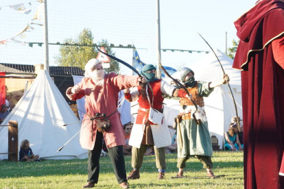 Imagen de la recreación de la Batalla de Villadangos que tuvo lugar ayer en la localidad paramesa. JONATHAN NOTARIO