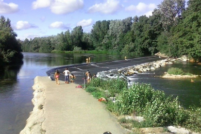 Piscina fluvial de Villoria de Órbigo. DL