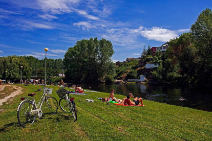 Playa Fluvial Toral de los Vados. DL