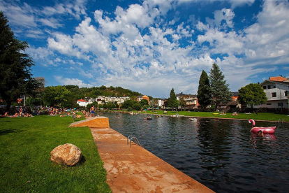 Playa fluvial de Vega de Espinareda. DL